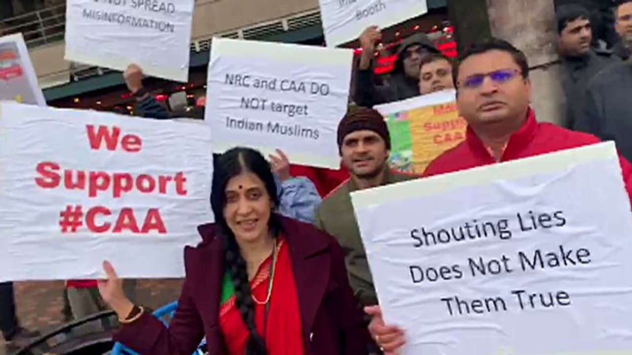 পোস্টার ব্যানার স্লোগানে নাগরিকত্ব আইন কে সমর্থন, বিশাল জমায়েত মার্কিন মুলুকে পোস্টার ব্যানার স্লোগানে নাগরিকত্ব আইন কে সমর্থন, বিশাল জমায়েত মার্কিন মুলুকে