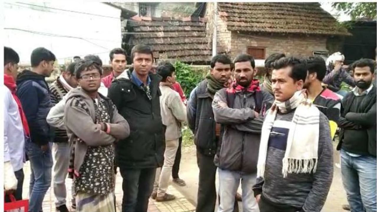 শিশুকে বাঁচাতে গিয়ে বিদ্যুৎস্পৃষ্ট বাবা কাকা, পিকনিকের মাঝেই তিন মৃত্যু উস্থিতে শিশুকে বাঁচাতে গিয়ে বিদ্যুৎস্পৃষ্ট বাবা কাকা, পিকনিকের মাঝেই তিন মৃত্যু উস্থিতে