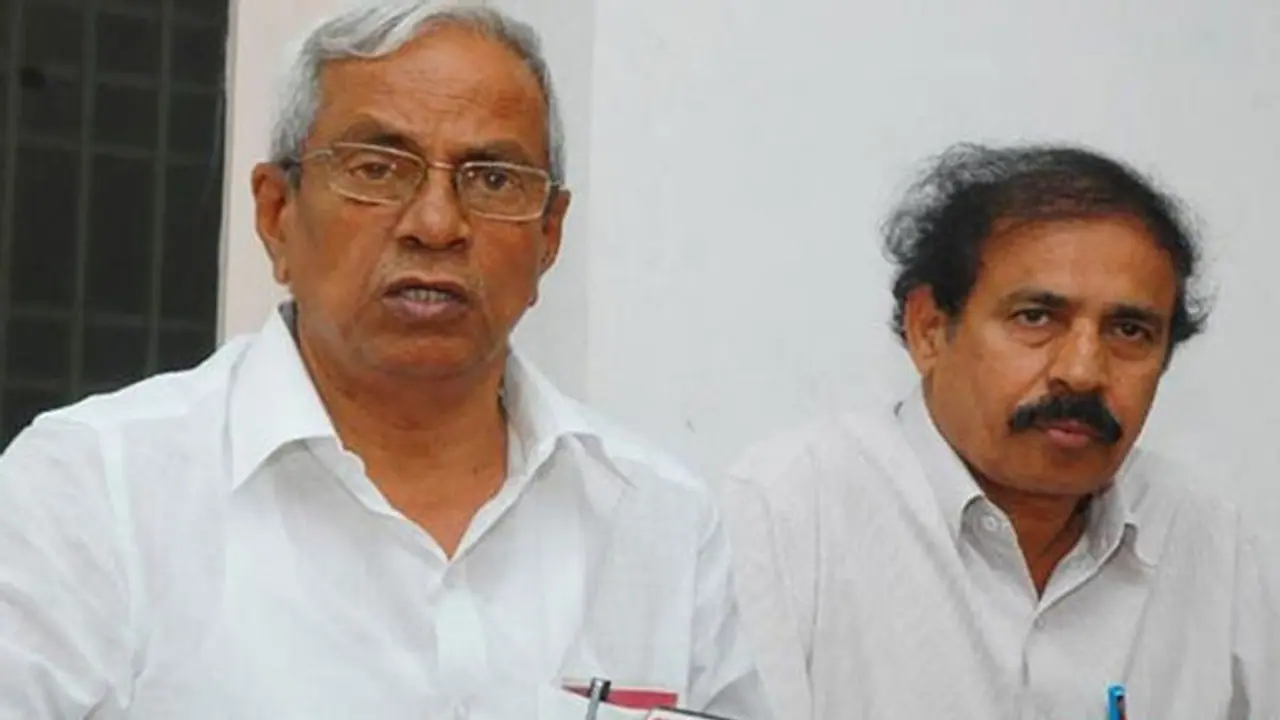 వూళ్లలోకి రానివ్వలేదు.. చెబితే వినలేదు: ల్యాండ్పూలింగ్పై సీపీఎం మధు వ్యాఖ్యలు వూళ్లలోకి రానివ్వలేదు.. చెబితే వినలేదు: ల్యాండ్పూలింగ్పై సీపీఎం మధు వ్యాఖ్యలు