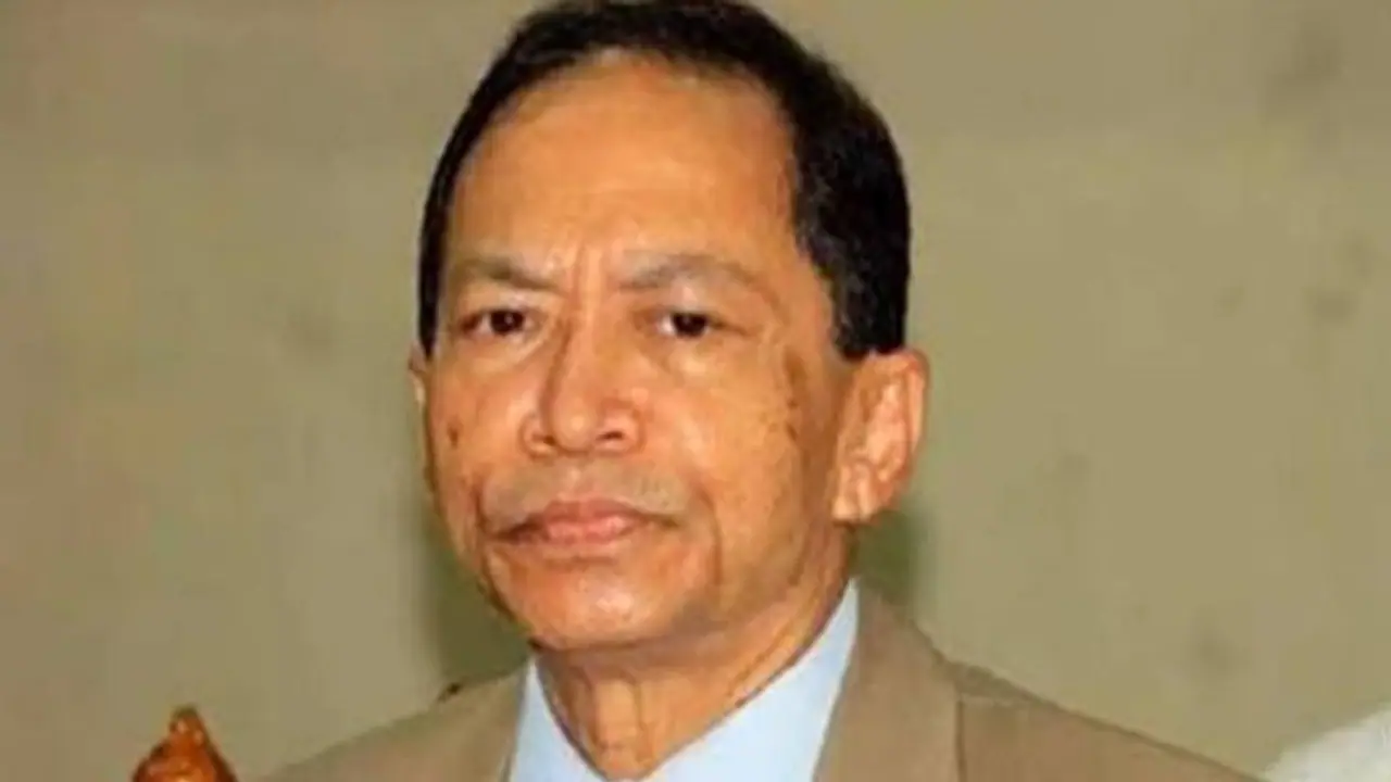 बांग्लादेश के पहले हिंदू मुख्य न्यायाधीश के खिलाफ गिरफ्तारी वारंट, लग रहे ऐसे संगीन आरोप बांग्लादेश के पहले हिंदू मुख्य न्यायाधीश के खिलाफ गिरफ्तारी वारंट, लग रहे ऐसे संगीन आरोप