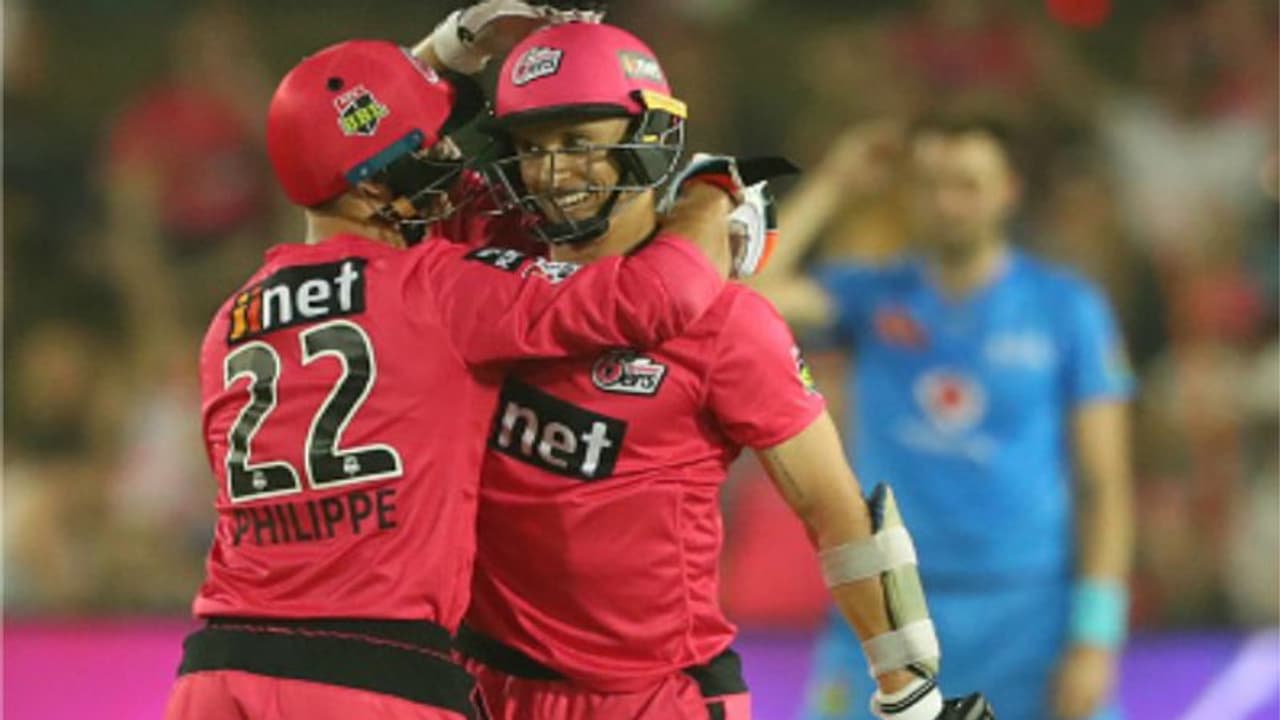 அடிலெய்டு ஸ்டிரைக்கர்ஸை அடித்து துவம்சம் செய்த ஜோஷ் ஃபிலிப்.. சிட்னி சிக்ஸர்ஸ் அபார வெற்றி அடிலெய்டு ஸ்டிரைக்கர்ஸை அடித்து துவம்சம் செய்த ஜோஷ் ஃபிலிப்.. சிட்னி சிக்ஸர்ஸ் அபார வெற்றி