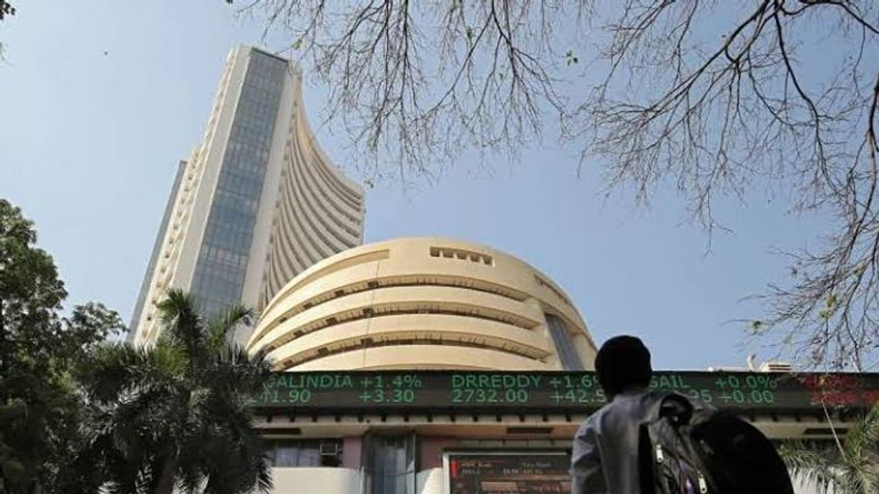 खाड़ी देशों में भीषण युद्ध का खतरा, एक्सपर्ट की राय में कच्चे तेल की कीमतें तय करेंगी शेयर मार्केट की चाल खाड़ी देशों में भीषण युद्ध का खतरा, एक्सपर्ट की राय में कच्चे तेल की कीमतें तय करेंगी शेयर मार्केट की चाल