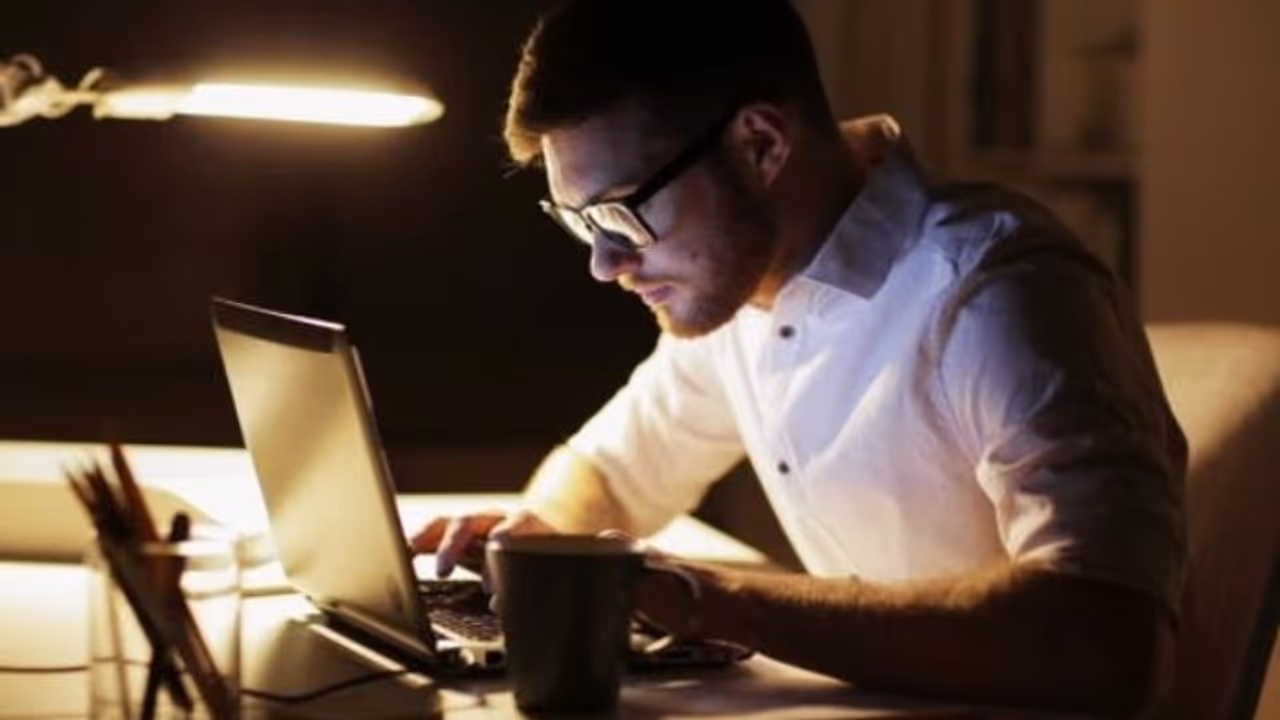 ജോലി സമയം കഴിഞ്ഞിട്ടും ഓഫീസില്‍ നിന്നും ഇറങ്ങാന്‍ കഴിയാറില്ലേ? എങ്കില്‍ ഇതൊന്ന് അറിയുക...