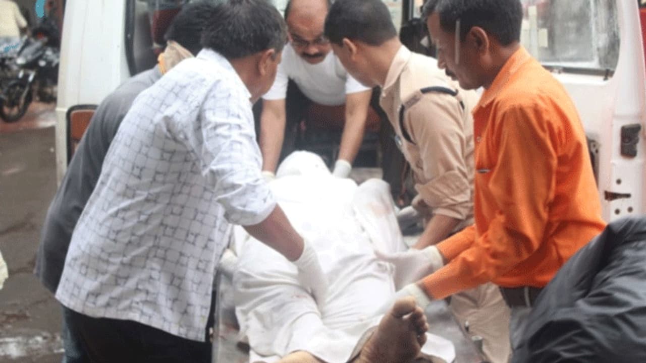 पिकनिक मनाने जा रहा था परिवार, लेकिन रास्ते में हो गई अनहोनी और घर लौटी लाशें पिकनिक मनाने जा रहा था परिवार, लेकिन रास्ते में हो गई अनहोनी और घर लौटी लाशें