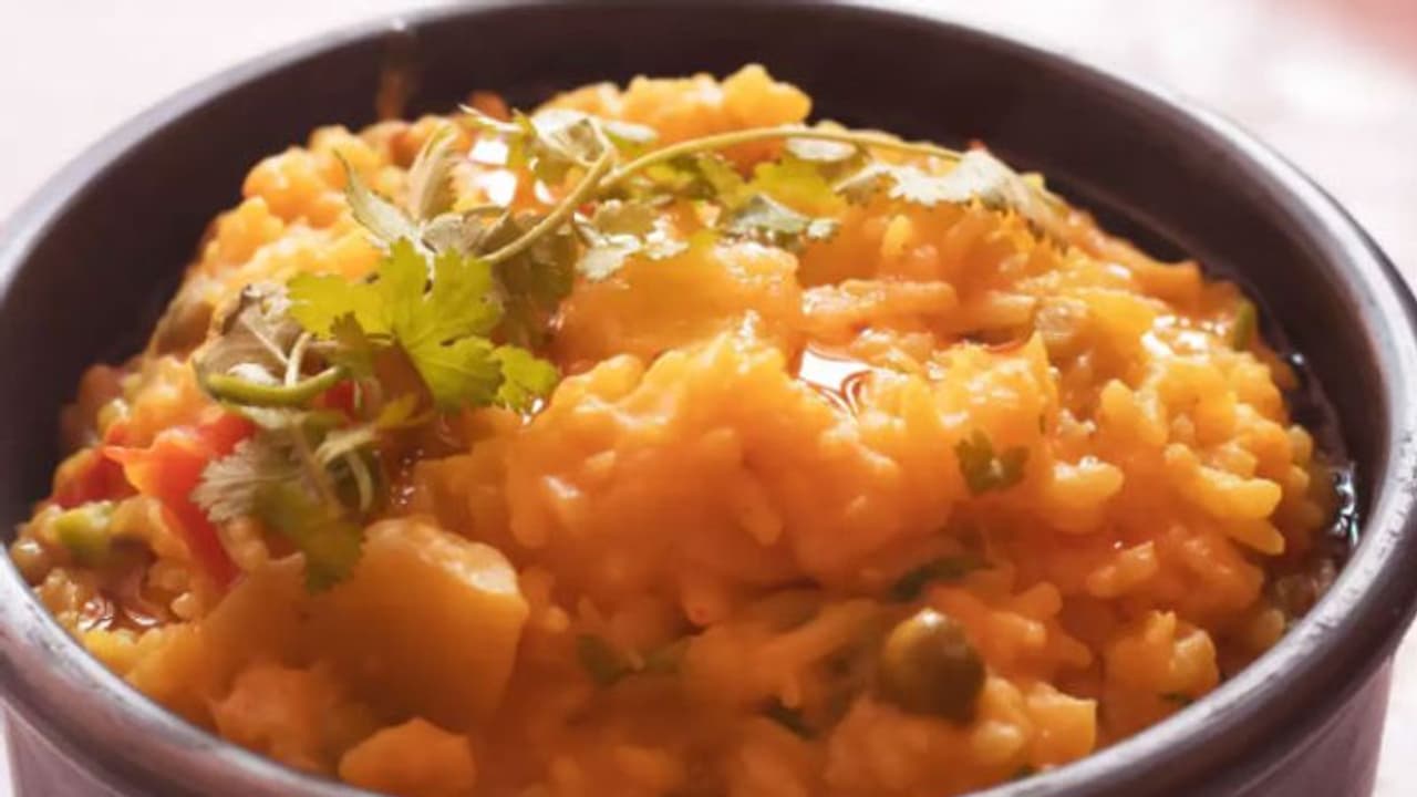 ಮಕರ ಸಂಕ್ರಾಂತಿ ದಿನ ಖಿಚಡಿ ಮಹತ್ವವೇನು? ತಿನ್ನಲು ವೈಜ್ಞಾನಿಕ ಕಾರಣವೇನು?