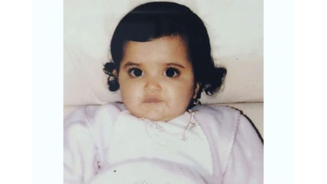 ഈ കുഞ്ഞ് സെലിബ്രിറ്റി ആരാണെന്ന് മനസിലായോ? ഈ കുഞ്ഞ് സെലിബ്രിറ്റി ആരാണെന്ന് മനസിലായോ?