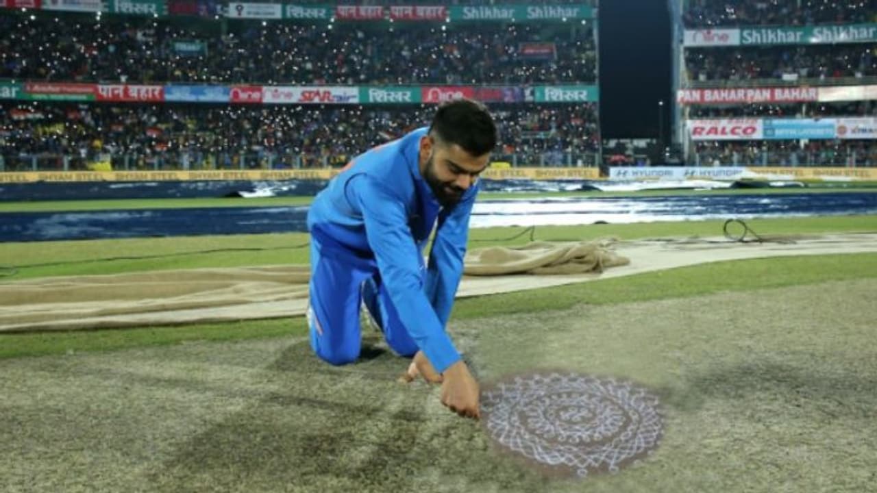 మ్యాచ్ కాన్సిల్ కాకముందే.. స్టేడియం వదిలి వెళ్లిన క్రికెటర్లు మ్యాచ్ కాన్సిల్ కాకముందే.. స్టేడియం వదిలి వెళ్లిన క్రికెటర్లు