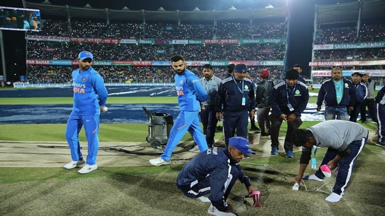 ಹೇರ್ ಡ್ರೈಯರ್, ಇಸ್ತ್ರಿ ಪೆಟ್ಟಿಗೆ..ಬಡ ಬಿಸಿಸಿಐಗೆ ಇಂಥಾ ದುಸ್ಥಿತಿ ಬರಬಾರ್ದಿತ್ತು! ಒಂದೊಂದು ಟ್ರೋಲು...