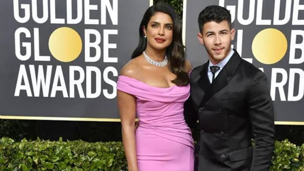 ഗോള്ഡന് ഗ്ലോബ്സ് 2020: റെഡ് കാര്പെറ്റില് തിളങ്ങി പ്രിയങ്കയും നിക്ക് ജൊനാസും ഗോള്ഡന് ഗ്ലോബ്സ് 2020: റെഡ് കാര്പെറ്റില് തിളങ്ങി പ്രിയങ്കയും നിക്ക് ജൊനാസും