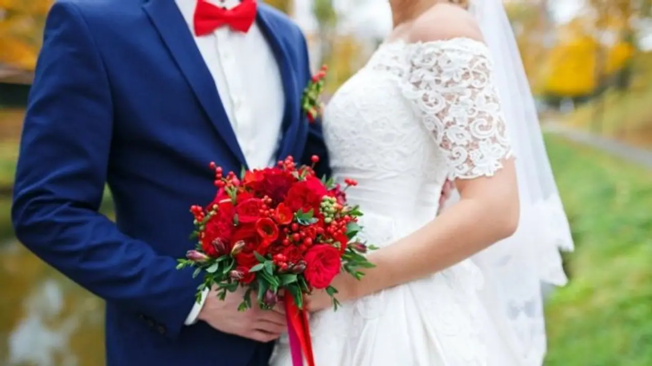 ചന്ദ്രനില് വെച്ച് പ്രണയം പറയും; 'ഒപ്പം പോരാന്' യുവതിയെ തേടി കോടീശ്വരന് ചന്ദ്രനില് വെച്ച് പ്രണയം പറയും; 'ഒപ്പം പോരാന്' യുവതിയെ തേടി കോടീശ്വരന്