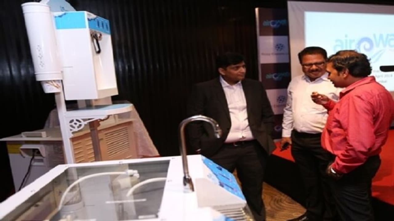 इस शख्स ने हवा से बना दिया पानी, अमेरिका से हासिल किया एयर ओ वॉटर का पेटेंट इस शख्स ने हवा से बना दिया पानी, अमेरिका से हासिल किया एयर ओ वॉटर का पेटेंट