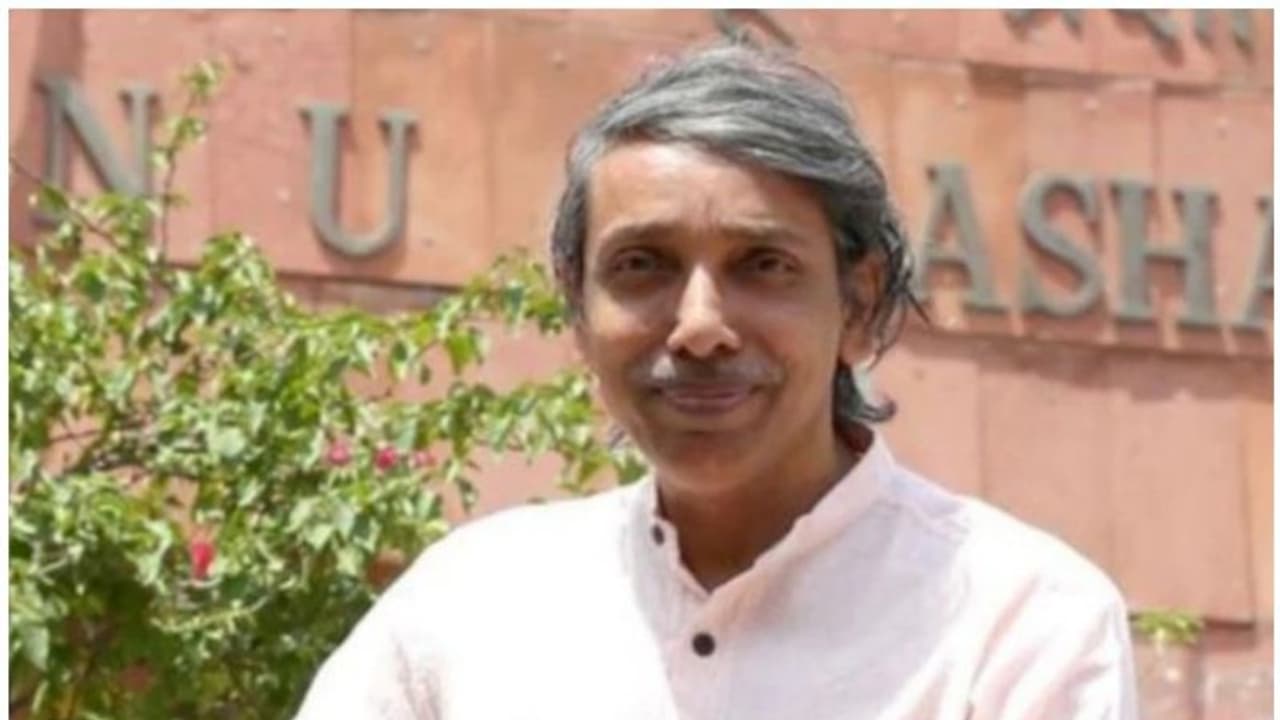 ജെഎൻയു: വിസിയെ മാറ്റില്ല, സെമസ്റ്റര് രജിസ്ട്രേഷൻ നീട്ടാൻ സാധ്യത; മൂന്ന് അധ്യാപകര് ഹൈക്കോടതിയിലേക്ക് ജെഎൻയു: വിസിയെ മാറ്റില്ല, സെമസ്റ്റര് രജിസ്ട്രേഷൻ നീട്ടാൻ സാധ്യത; മൂന്ന് അധ്യാപകര് ഹൈക്കോടതിയിലേക്ക്