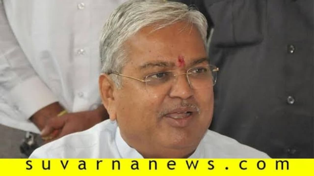 ಕುರಿ, ಕೋಳಿ ಕೊಟ್ರೆ ಜನ ಉದ್ಧಾರ ಆಗಲ್ಲ: ಡಿಸಿಎಂ ಕಾರಜೋಳ! ಕುರಿ, ಕೋಳಿ ಕೊಟ್ರೆ ಜನ ಉದ್ಧಾರ ಆಗಲ್ಲ: ಡಿಸಿಎಂ ಕಾರಜೋಳ!