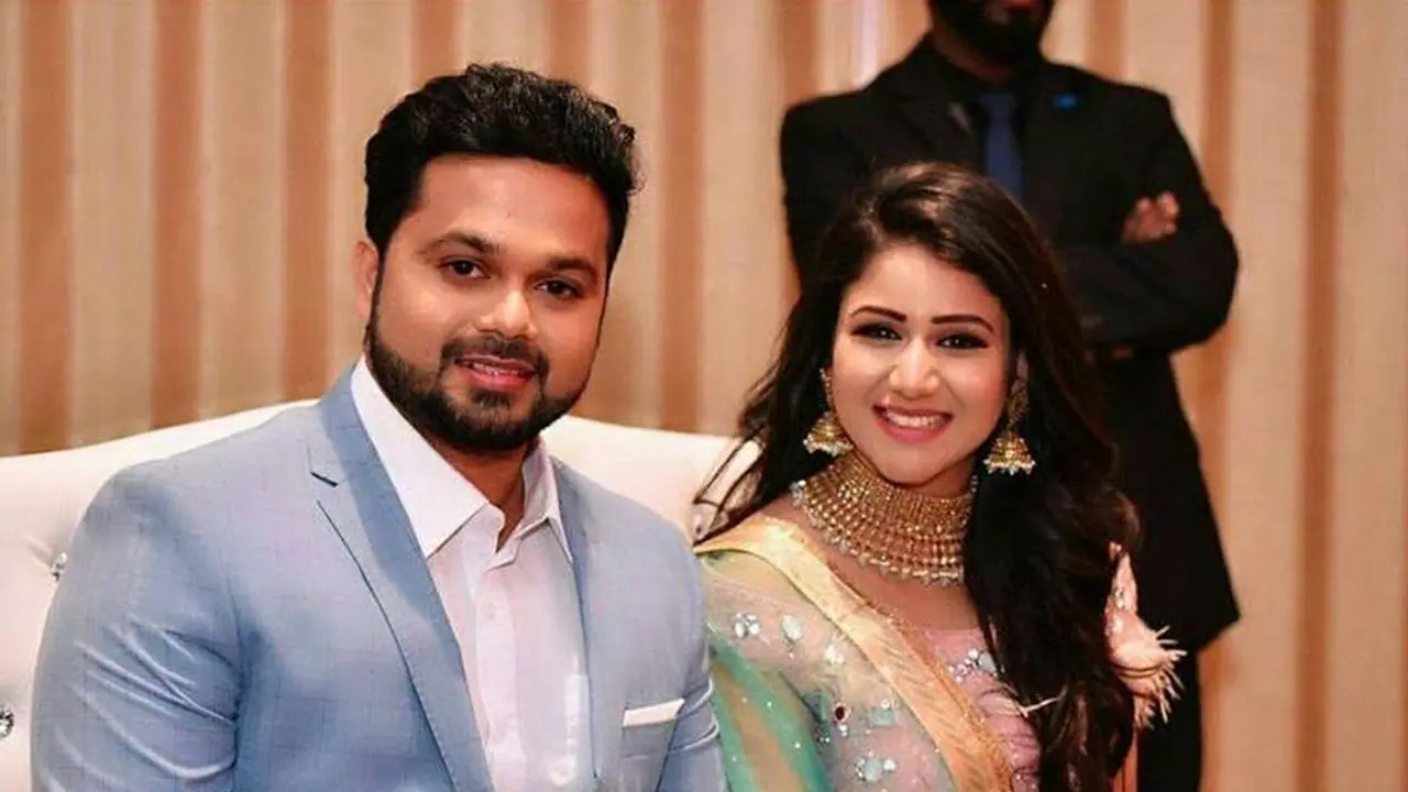 குழந்தை பிறந்த பின் அதிகரித்த நெருக்கம்! ஆல்யாவுடன் எடுத்து கொண்ட புகைப்படத்தை வெளியிட்ட சஞ்சீவ்! குழந்தை பிறந்த பின் அதிகரித்த நெருக்கம்! ஆல்யாவுடன் எடுத்து கொண்ட புகைப்படத்தை வெளியிட்ட சஞ்சீவ்!