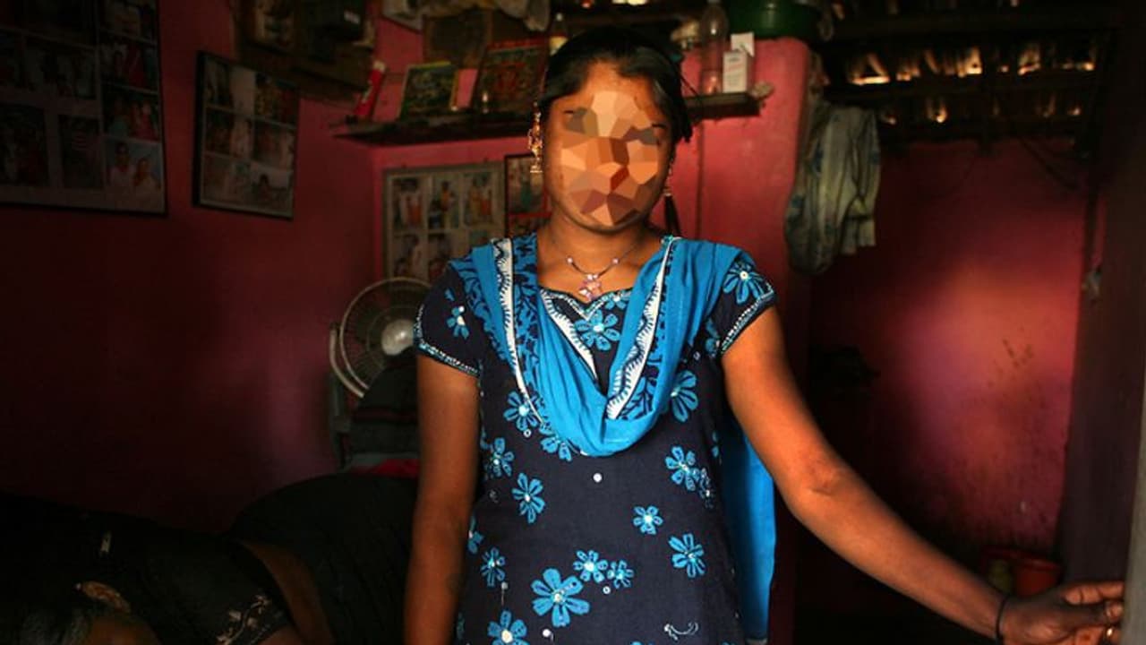 2 महीने तक जंगल पहाड़ पैदल चलती रही, डरके मारे पेड़ों पर सोती थी 16 साल की लड़की, तब कहीं घर पहुंच पाई 2 महीने तक जंगल पहाड़ पैदल चलती रही, डरके मारे पेड़ों पर सोती थी 16 साल की लड़की, तब कहीं घर पहुंच पाई