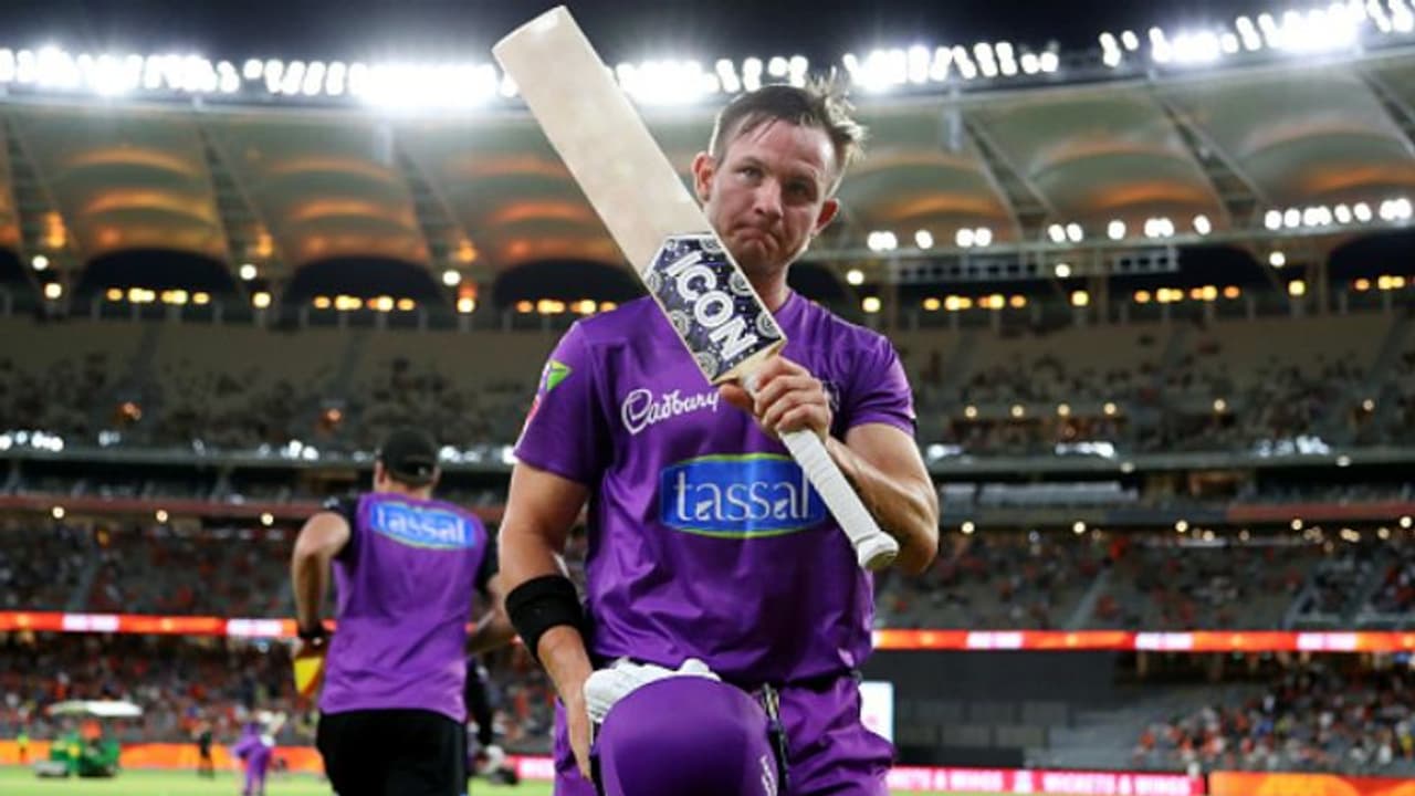 ஐபிஎல் ஏலத்தில் எந்த அணியுமே எடுக்காமல் அம்போனு விடப்பட்ட ஆஸ்திரேலிய வீரர்.. பிக்பேஷ் லீக்கில் அதிரடி சதமடித்து அசத்தல்.. வீடியோ