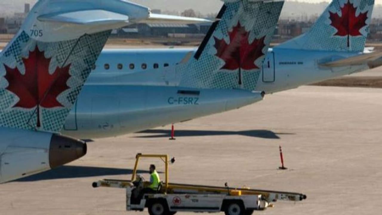 টেক অফ করতেই মাঝ আকাশে খুলে গেল বিমানের চাকা, দেখুন সেই ভয়ঙ্কর মুহুর্তের ভিডিও টেক অফ করতেই মাঝ আকাশে খুলে গেল বিমানের চাকা, দেখুন সেই ভয়ঙ্কর মুহুর্তের ভিডিও