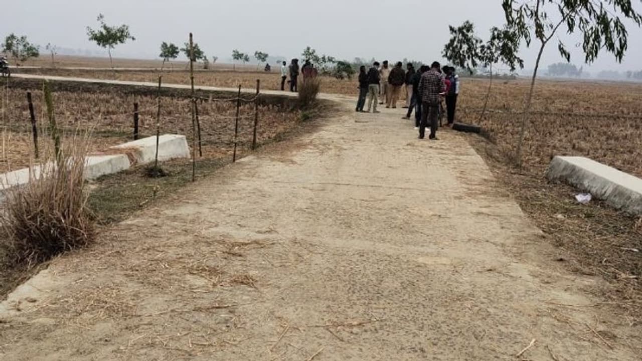 কালভার্টের নীচে মিলল মহিলার অগ্নিদগ্ধ দেহ, হায়দরাবাদ কাণ্ডের ছায়া এ রাজ্যেও কালভার্টের নীচে মিলল মহিলার অগ্নিদগ্ধ দেহ, হায়দরাবাদ কাণ্ডের ছায়া এ রাজ্যেও