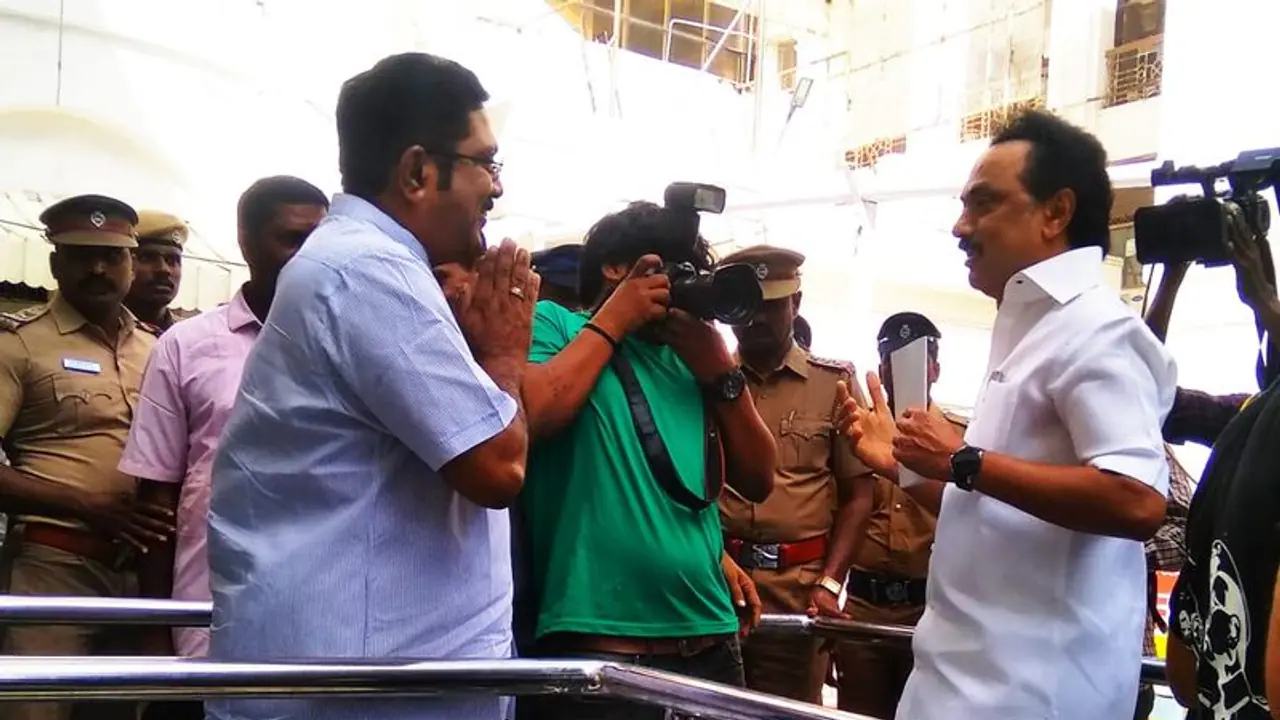 திமுகவுடன் அமமுக ரகசிய கூட்டணி..? அதிமுகவினருக்கு சசிகலா மூலம் அழைப்பு விடும் அடிபட்ட புலி டி.டி.வி.தினகரன்? திமுகவுடன் அமமுக ரகசிய கூட்டணி..? அதிமுகவினருக்கு சசிகலா மூலம் அழைப்பு விடும் அடிபட்ட புலி டி.டி.வி.தினகரன்?