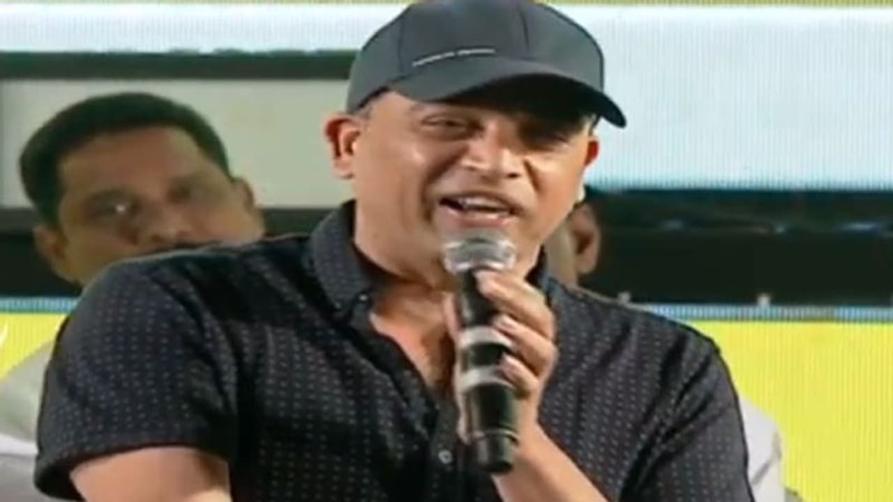 'కొట్టేస్తున్నారు.. బ్లాక్ బస్టర్'.. 'అల వైకుంఠపురములో' రిజల్ట్ ముందే చెప్పేసిన దిల్ రాజు! 'కొట్టేస్తున్నారు.. బ్లాక్ బస్టర్'.. 'అల వైకుంఠపురములో' రిజల్ట్ ముందే చెప్పేసిన దిల్ రాజు!