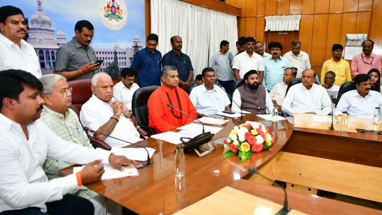 ವಾಲ್ಮೀಕಿ ಸಮುದಾಯಕ್ಕೆ ಮೀಸಲಾತಿ: ಅಂತಿಮವಾಗಿ CM ಸಭೆಯಲ್ಲಿ ಏನಾಯ್ತು..? ವಾಲ್ಮೀಕಿ ಸಮುದಾಯಕ್ಕೆ ಮೀಸಲಾತಿ: ಅಂತಿಮವಾಗಿ CM ಸಭೆಯಲ್ಲಿ ಏನಾಯ್ತು..?