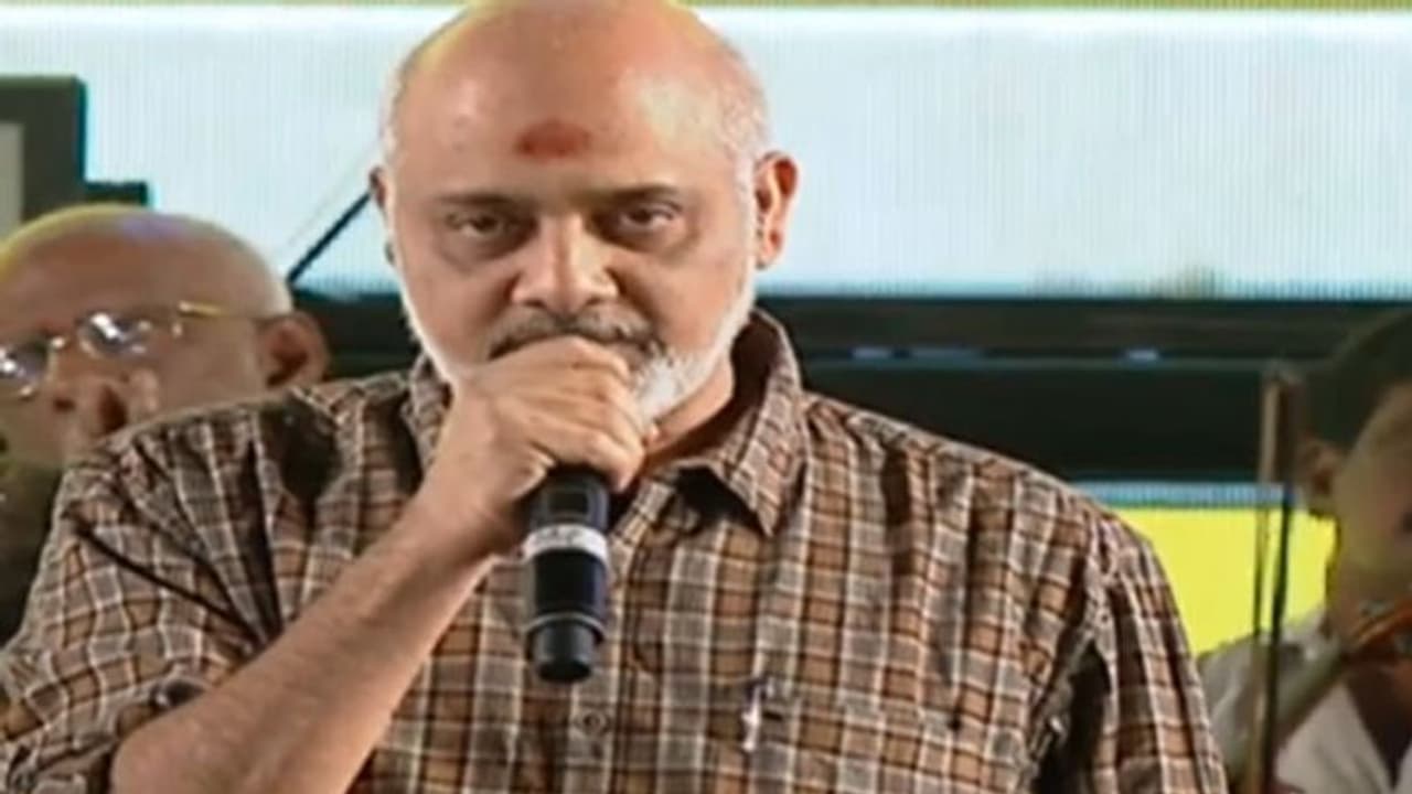 కొంతమంది దర్శకులతో పనిచేస్తే కష్టం తెలియదు.. రామజోగయ్య శాస్త్రి! కొంతమంది దర్శకులతో పనిచేస్తే కష్టం తెలియదు.. రామజోగయ్య శాస్త్రి!