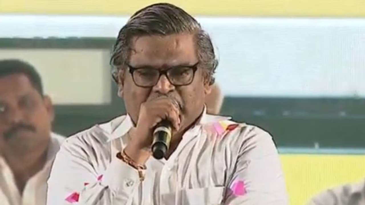 బన్నీ కుదురుగా నిలబడితే పాట రాస్తానని చెప్పా.. సిరివెన్నెల బన్నీ కుదురుగా నిలబడితే పాట రాస్తానని చెప్పా.. సిరివెన్నెల