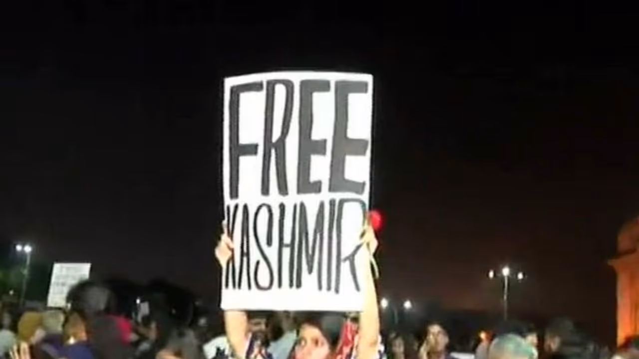 जेएनयू हिंसा के पीछे देश विरोध चला रहे हैं अपना एजेंडा! ये पोस्टर है सबूत जेएनयू हिंसा के पीछे देश विरोध चला रहे हैं अपना एजेंडा! ये पोस्टर है सबूत