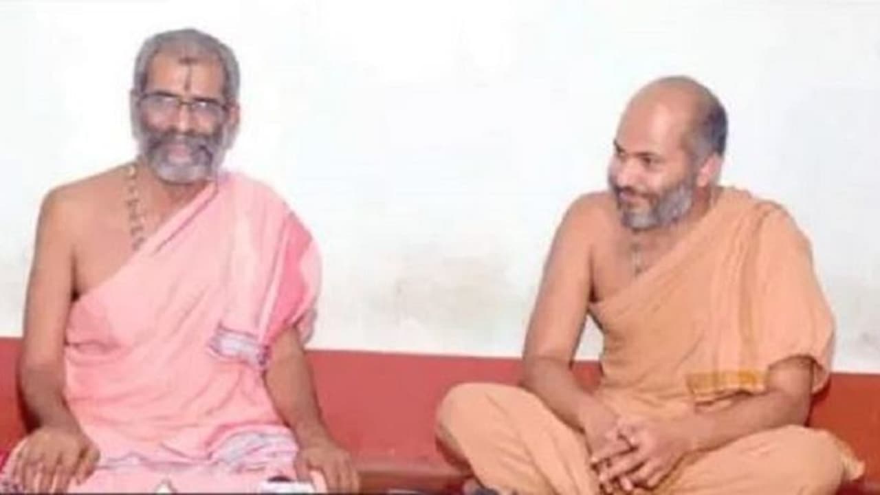 ಅದಮಾರು ಕಿರಿಯ ಶ್ರೀ ಈಶಪ್ರಿಯರಿಂದ ಸರ್ವಜ್ಞ ಪೀಠಾರೋಹಣ