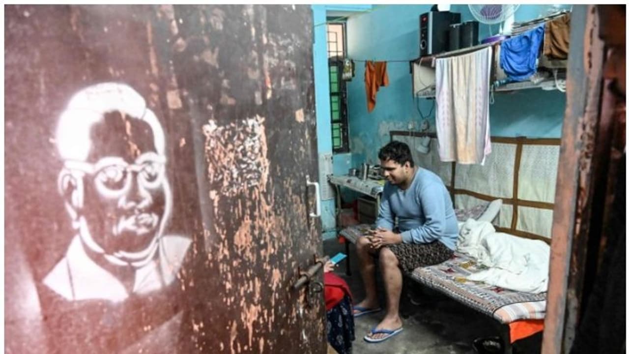 'ഞാൻ അന്ധനാണ് എന്ന് പറഞ്ഞിട്ടും, വിശ്വാസം വരാതെ അവരെന്നെ തല്ലിച്ചതച്ചു', ജെഎൻയു ഗവേഷകവിദ്യാർത്ഥി സൂര്യപ്രകാശ് പറയുന്നു 'ഞാൻ അന്ധനാണ് എന്ന് പറഞ്ഞിട്ടും, വിശ്വാസം വരാതെ അവരെന്നെ തല്ലിച്ചതച്ചു', ജെഎൻയു ഗവേഷകവിദ്യാർത്ഥി സൂര്യപ്രകാശ് പറയുന്നു