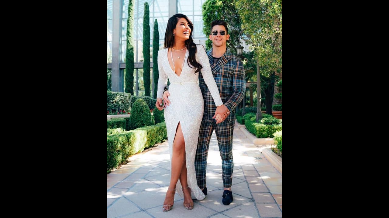 'তোমার যদি না থাকে তাহলে দেখিও না', প্রিয়ঙ্কাকে কটাক্ষ ডিজাইনারের