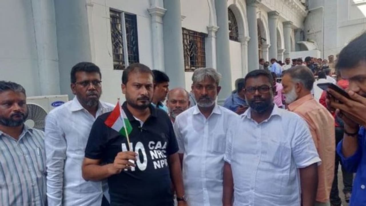 திடீரென பின்வாங்கிய தமிமுன் அன்சாரி..! ஒதுங்கிய முக்கிய கட்சி..! முதுகில் குத்தப்பட்ட இஸ்லாமியர்கள்! திடீரென பின்வாங்கிய தமிமுன் அன்சாரி..! ஒதுங்கிய முக்கிய கட்சி..! முதுகில் குத்தப்பட்ட இஸ்லாமியர்கள்!