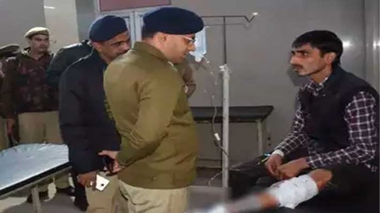 पत्नी के दिए तमंचे से पति ने कोर्ट रूम में खुद को मारी थी गोली, ऐसे हुआ मामले का खुलासा पत्नी के दिए तमंचे से पति ने कोर्ट रूम में खुद को मारी थी गोली, ऐसे हुआ मामले का खुलासा