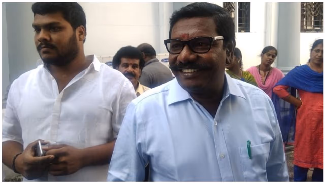 உண்மையை சொன்ன திரௌபதி படம்... வரிந்து கட்டி வக்காளத்து வாங்கும் கருணாஸ்..! உண்மையை சொன்ன திரௌபதி படம்... வரிந்து கட்டி வக்காளத்து வாங்கும் கருணாஸ்..!