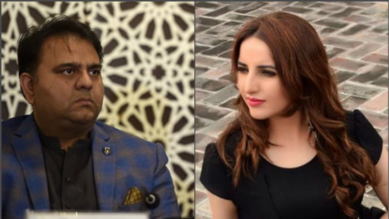 ফের ইমরান মন্ত্রিসভায় টিকটক বোমা, অশ্লীল ভিডিও র প্রসঙ্গ উঠতেই থাপ্পর পাক মন্ত্রীর, দেখুন ফের ইমরান মন্ত্রিসভায় টিকটক বোমা, অশ্লীল ভিডিও র প্রসঙ্গ উঠতেই থাপ্পর পাক মন্ত্রীর, দেখুন