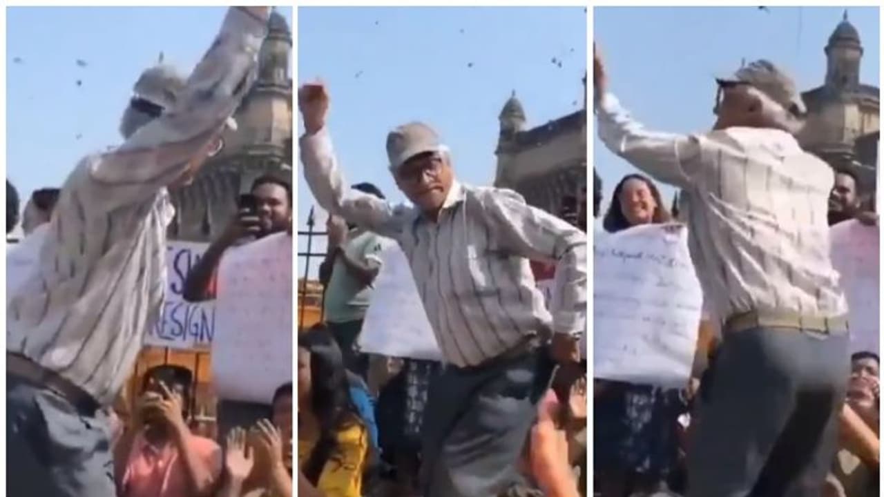 ജെഎൻയു ആക്രമണം: ആസാദി ​മുദ്രാവാക്യത്തിനൊപ്പം പ്രതിഷേധ കൂട്ടായ്മയിൽ ചുവടുവച്ച് വയോധികൻ; വീഡി‍യോ കാണാം