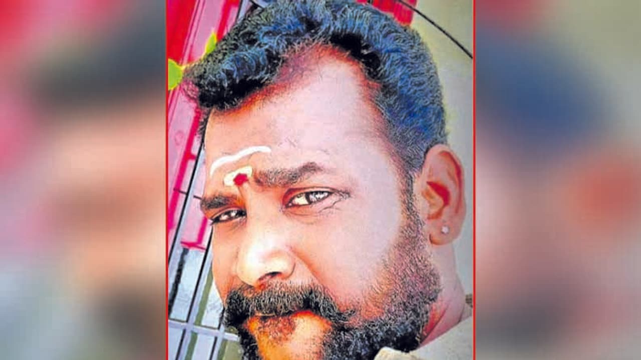 ஆம்புலன்ஸ் மீது பயங்கரமாக மோதிய சொகுசு பேருந்து..! ரத்தவெள்ளத்தில் ஓட்டுநர் பலி..! ஆம்புலன்ஸ் மீது பயங்கரமாக மோதிய சொகுசு பேருந்து..! ரத்தவெள்ளத்தில் ஓட்டுநர் பலி..!