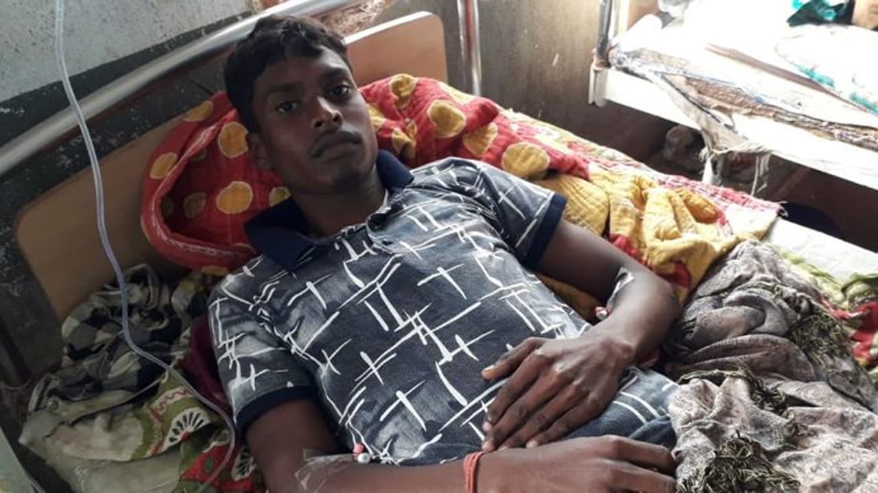 বিষপান করে প্রেমকে অমর করার চেষ্টা, প্রেমিকা বাঁচলেও প্রাণ গেল প্রেমিকার বিষপান করে প্রেমকে অমর করার চেষ্টা, প্রেমিকা বাঁচলেও প্রাণ গেল প্রেমিকার