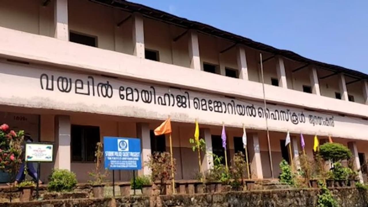 കോഴിക്കോട് ഒരു സ്കൂളിലെ 176 പേര്ക്ക് പനി ബാധിച്ചു; രക്തസാമ്പിളുകൾ വിദഗ്ദ്ധ പരിശോധനയ്ക്ക് കോഴിക്കോട് ഒരു സ്കൂളിലെ 176 പേര്ക്ക് പനി ബാധിച്ചു; രക്തസാമ്പിളുകൾ വിദഗ്ദ്ധ പരിശോധനയ്ക്ക്