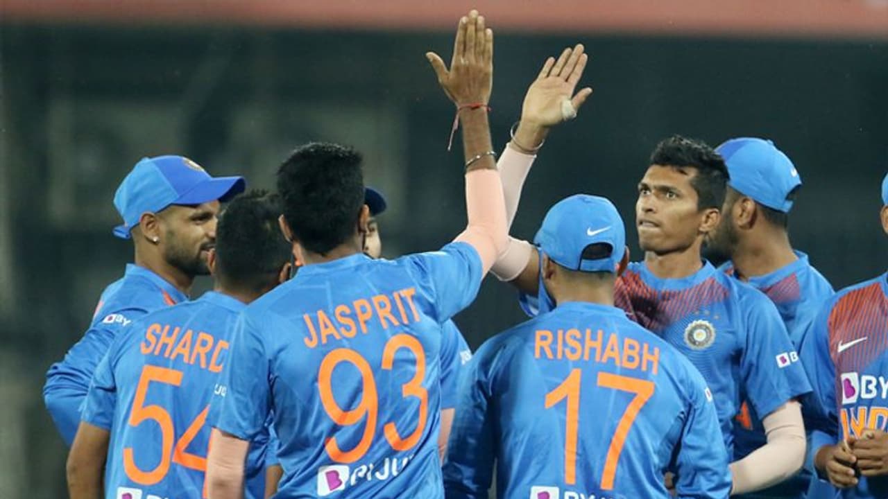 2ನೇ ಟಿ20: ಭಾರತಕ್ಕೆ ಸುಲಭ ಗುರಿ ನೀಡಿದ ಲಂಕಾ 2ನೇ ಟಿ20: ಭಾರತಕ್ಕೆ ಸುಲಭ ಗುರಿ ನೀಡಿದ ಲಂಕಾ