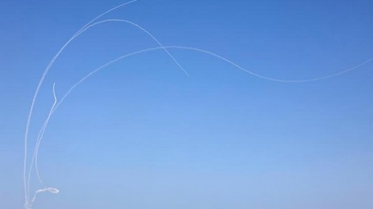 காசிம் சுலைமானி கொலைக்கு ஈரான் பதிலடி !! அமெரிக்க படைகள் மீது ஏவுகணை வீச்சு !! தொடரும் போர் பதற்றம் !! காசிம் சுலைமானி கொலைக்கு ஈரான் பதிலடி !! அமெரிக்க படைகள் மீது ஏவுகணை வீச்சு !! தொடரும் போர் பதற்றம் !!