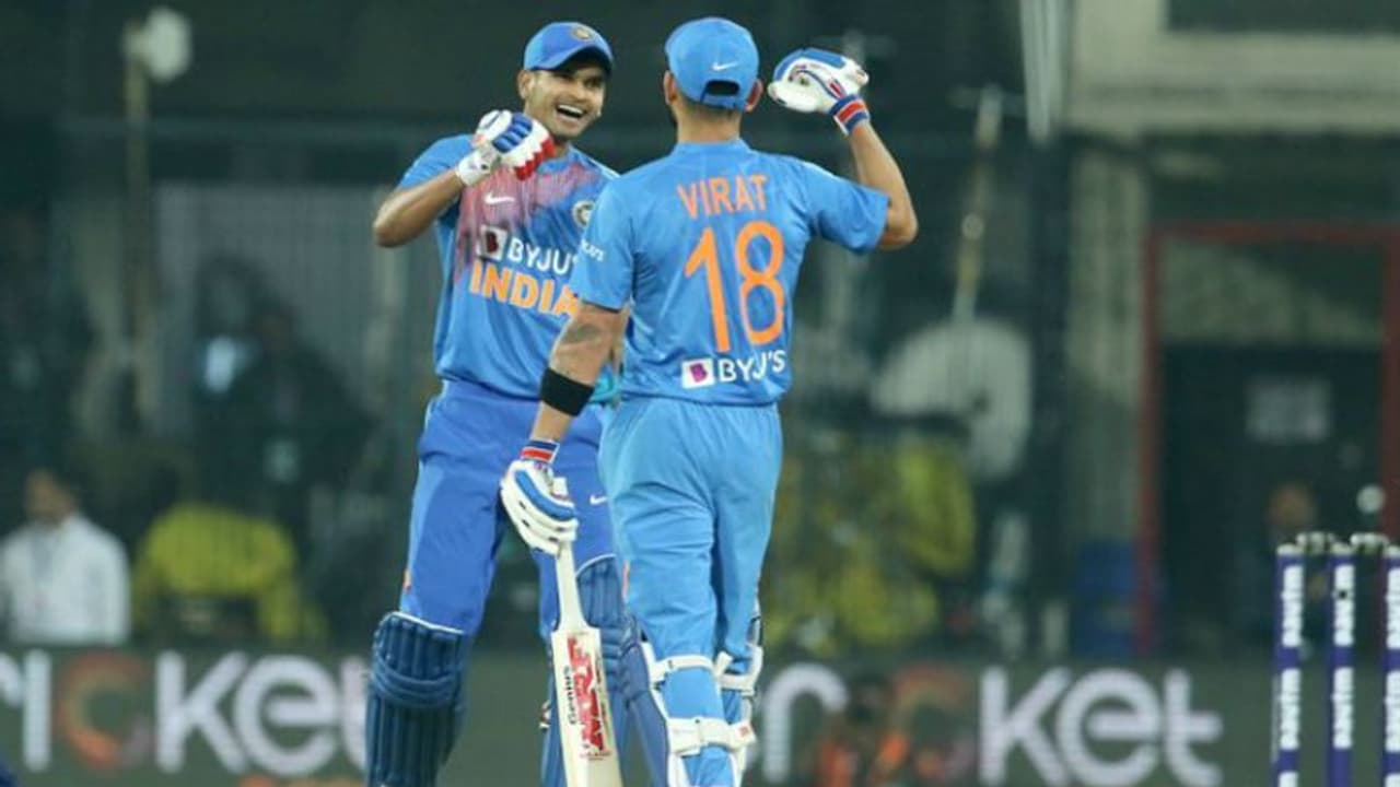 எங்க ரேஞ்சுக்கு இதெல்லாம் ஒரு டார்கெட்டா..? இலங்கையை ஈசியா வீழ்த்தி இந்தியா அபார வெற்றி எங்க ரேஞ்சுக்கு இதெல்லாம் ஒரு டார்கெட்டா..? இலங்கையை ஈசியா வீழ்த்தி இந்தியா அபார வெற்றி