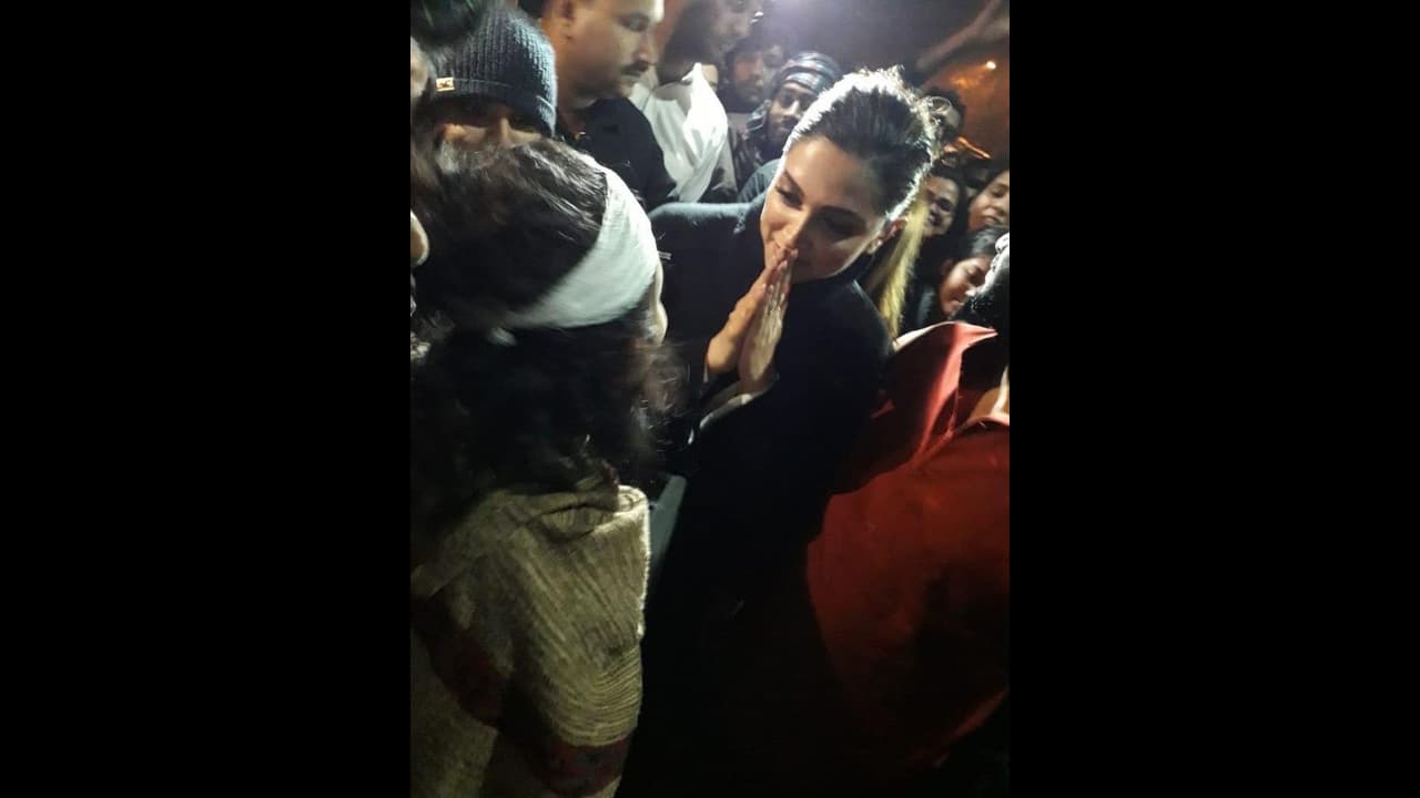 அந்த பாலிவுட் நடிகையை குறிவைத்த பாஜக தலைமை ...?? இனி என்ன பாடுபட போகிறாரோ அந்த நடிகை...!! அந்த பாலிவுட் நடிகையை குறிவைத்த பாஜக தலைமை ...?? இனி என்ன பாடுபட போகிறாரோ அந்த நடிகை...!!