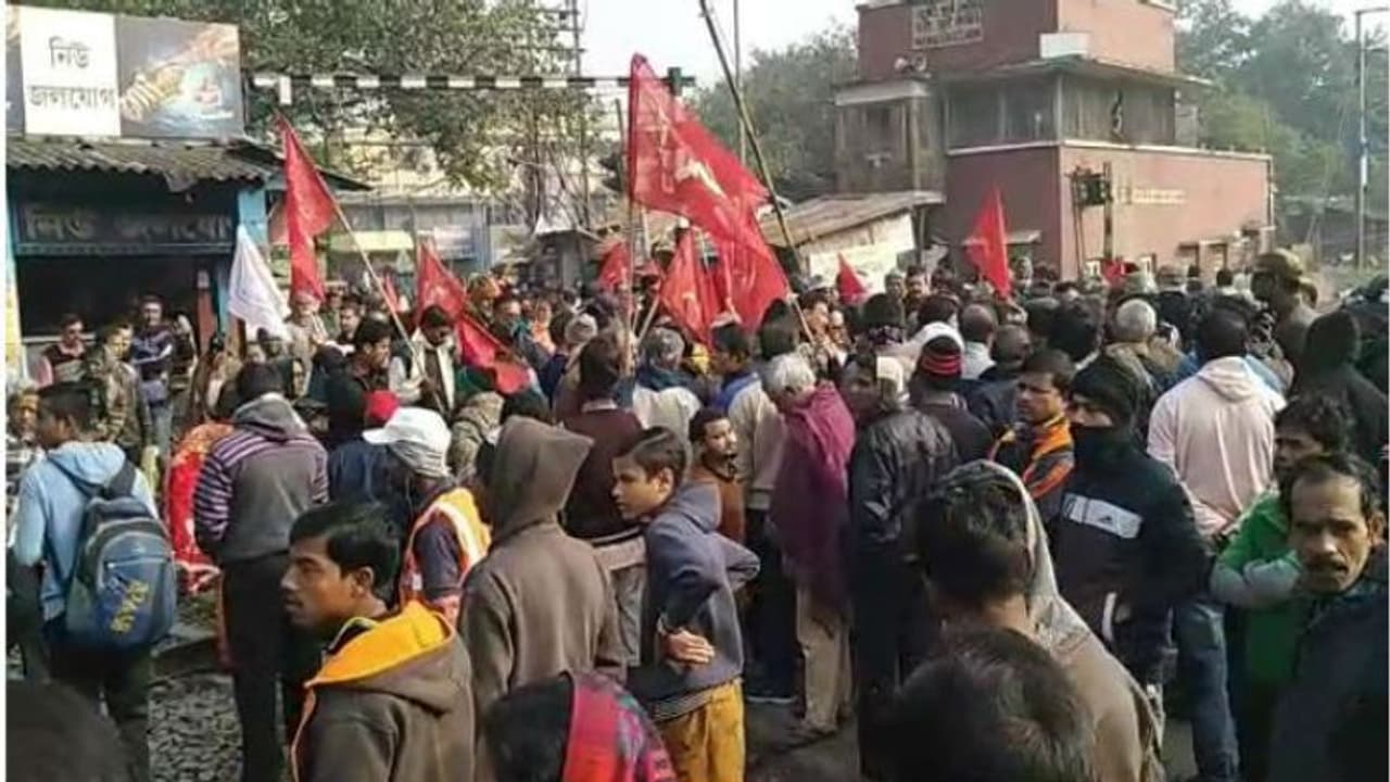 భారత్ బంద్: తెలంగాణలో డిపోలకే పరిమితమైన బస్సులు, నిరసన ప్రదర్శనలు భారత్ బంద్: తెలంగాణలో డిపోలకే పరిమితమైన బస్సులు, నిరసన ప్రదర్శనలు