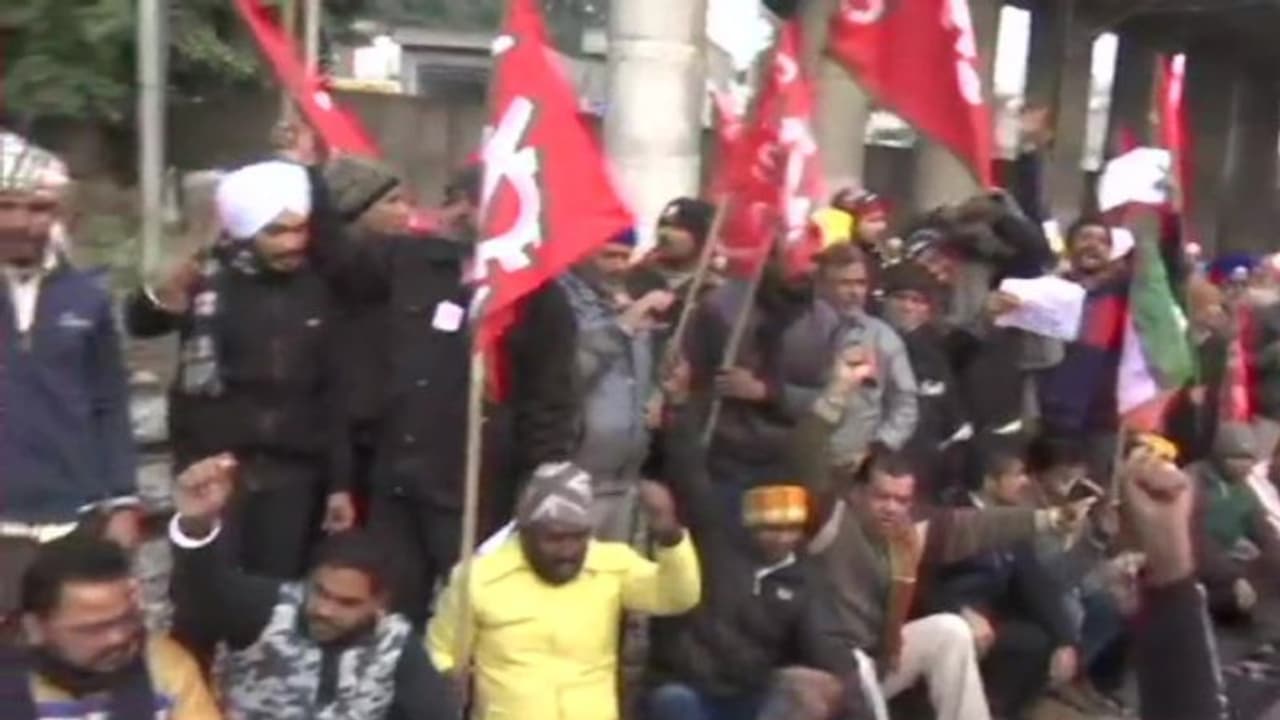 অন্ধ্রপ্রদেশ চেন্নাই'এ বনধ রুখতে কঠোর সরকার, গ্রেফতার বাম ও শ্রমিক নেতারা অন্ধ্রপ্রদেশ চেন্নাই'এ বনধ রুখতে কঠোর সরকার, গ্রেফতার বাম ও শ্রমিক নেতারা