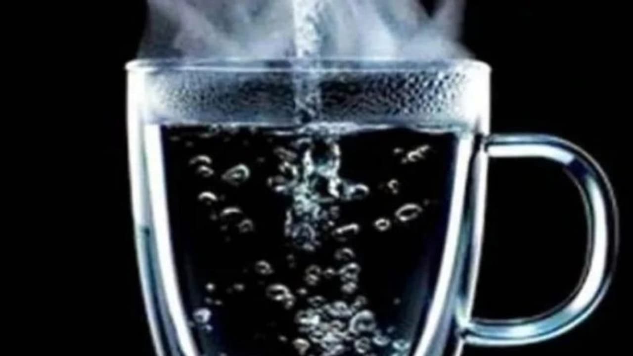 സിആര്‍പിഎഫ് ഡിഐജി മെസ് സ്റ്റാഫിന്റെ മുഖത്ത് തിളച്ച വെള്ളം ഒഴിച്ചു; അന്വേഷണം