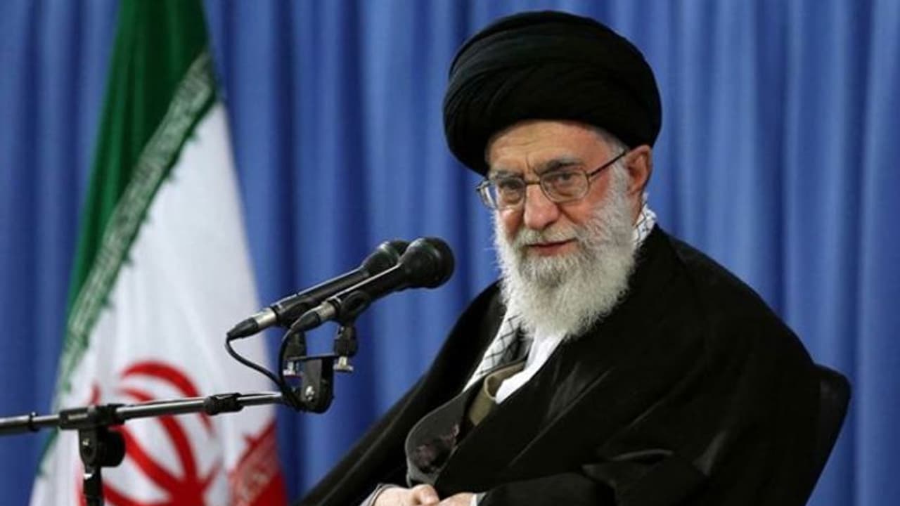 सैन्य ठिकानों पर हमले के बाद बोले ईरान के सर्वोच्च नेता, यह अमेरिका के घमंड पर तमाचा सैन्य ठिकानों पर हमले के बाद बोले ईरान के सर्वोच्च नेता, यह अमेरिका के घमंड पर तमाचा