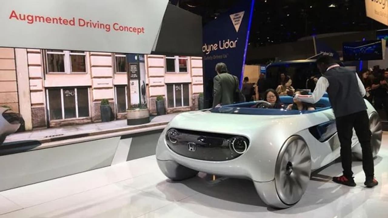 CES 2020: హోండా నుండి ఆగ్మెంటెడ్ డ్రైవింగ్ కాన్సెప్ట్ కార్ CES 2020: హోండా నుండి ఆగ్మెంటెడ్ డ్రైవింగ్ కాన్సెప్ట్ కార్