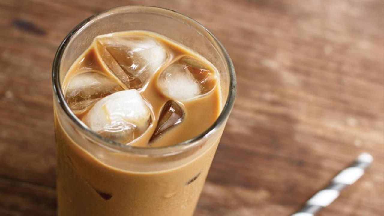 കോള്‍ഡ് കോഫി ഇങ്ങനെ തയ്യാറാക്കി നോക്കൂ