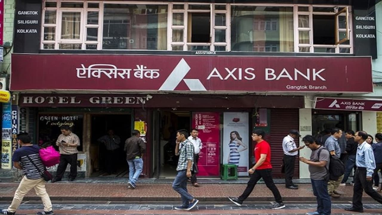 యాక్సిస్ బ్యాంకుకు 15 వేల మంది రాజీనామా...కారణం... ?